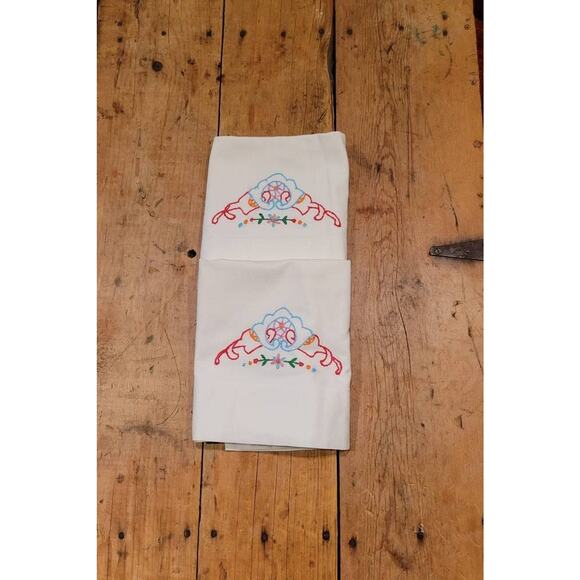 Vintage Pillowcases, Embroidered Set, Folk Art Design - Picture 1 of 3